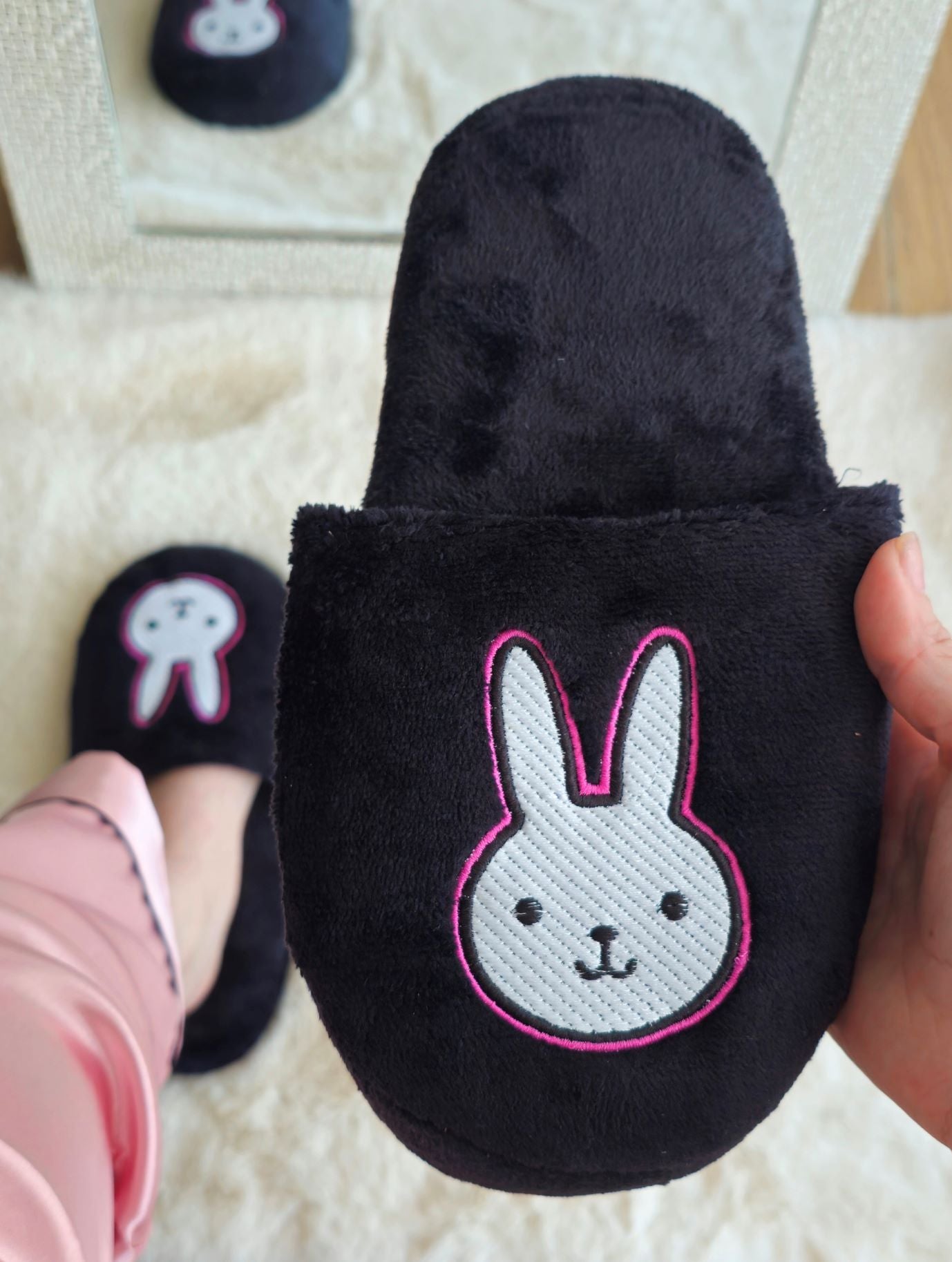 Pantuflas del Hogar Lymalimoon Conejo Peluche Rosa y Negro