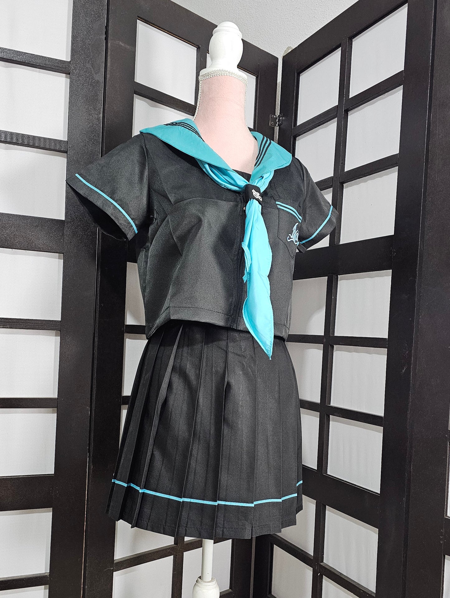 Uniforme Moda Japonesa Negro y Azul Turquesa