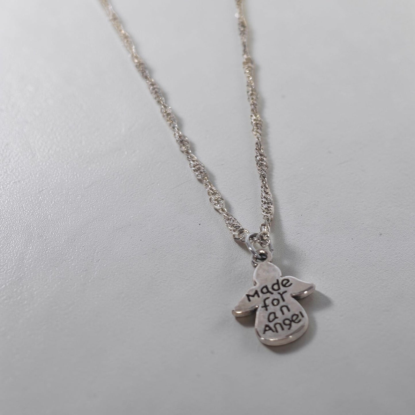Collar Plateado -  Ángel