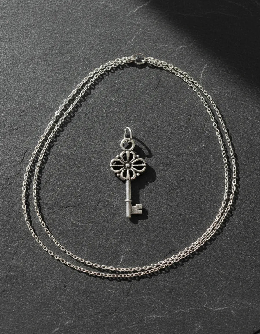 Collar Plateado -  Llave Flor