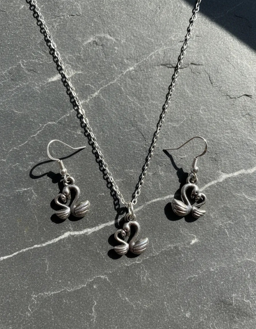 Juego Plateado - Cisnes Enamorados Collar y Aretes