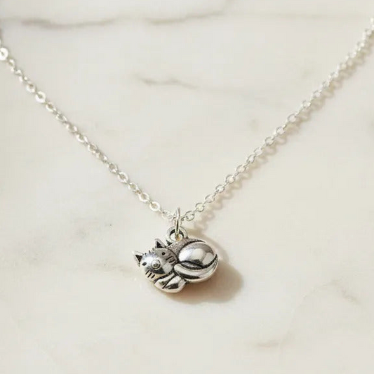 Collar Plateado - Gatito Tierno Acostado