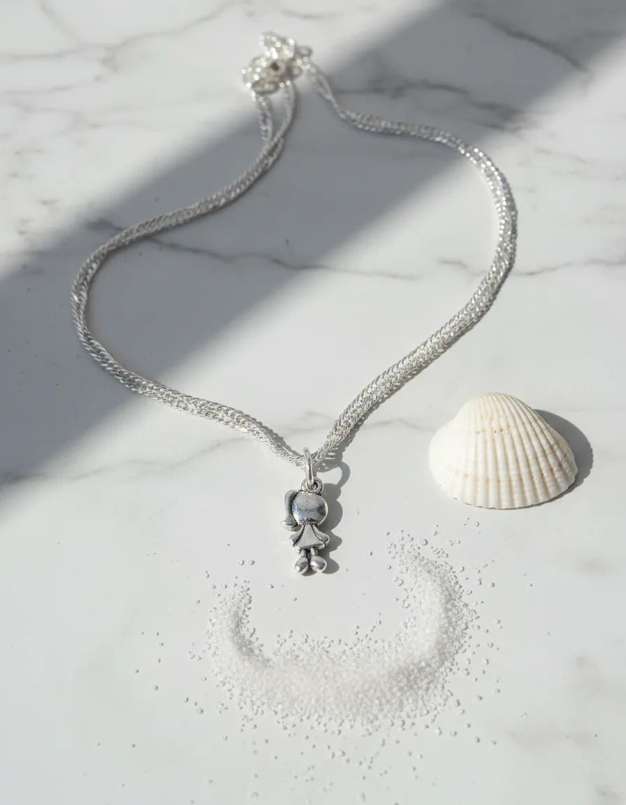 Collar Plateado - Pequeña Niña