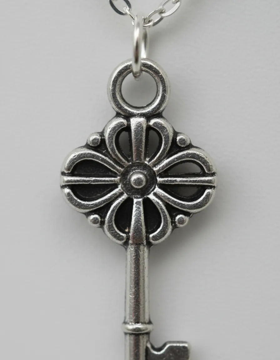 Collar Plateado -  Llave Flor
