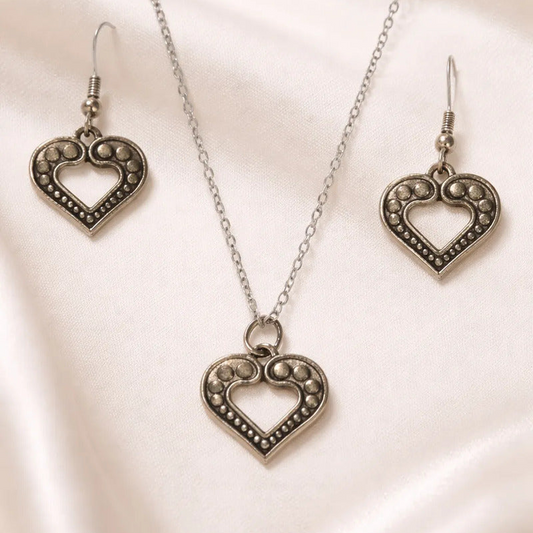 Juego Plateado - Corazones Vintage Collar y Aretes
