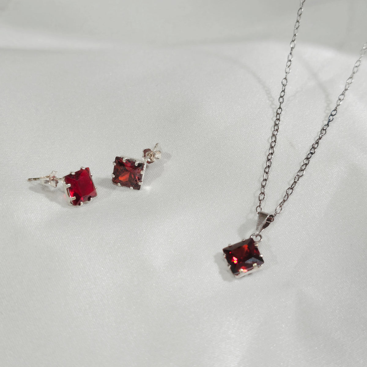Juego de Joyeria con Forma de Rombos Plata 925 Collar y Aretes